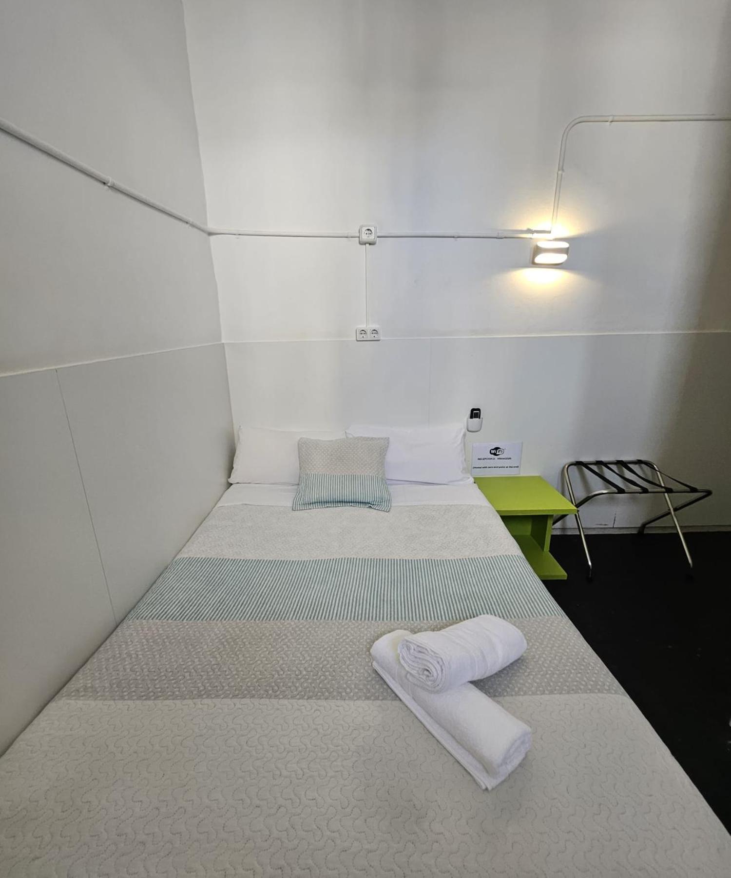 Central And Basic Universitat For Young Hostel — Foto 1