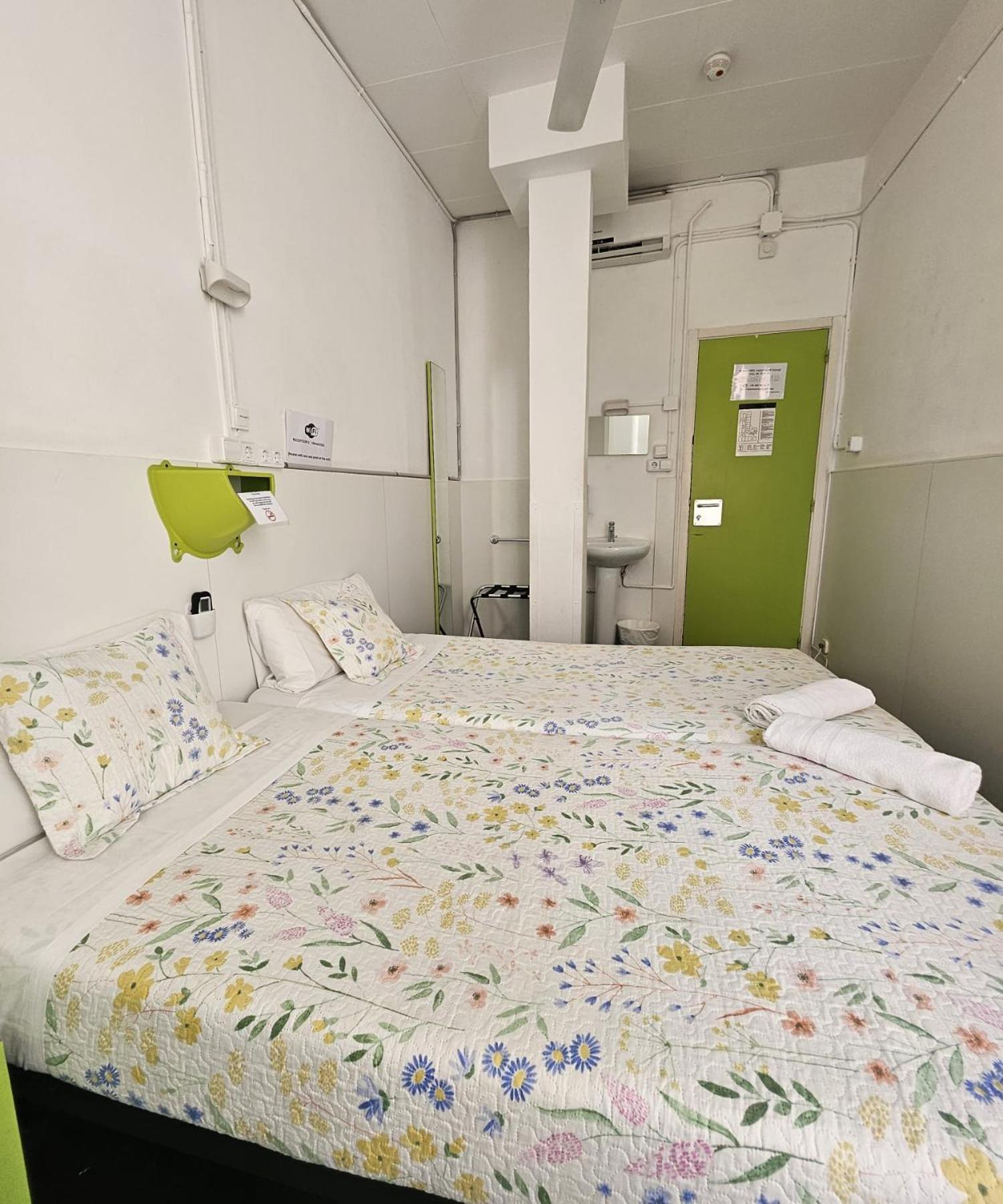 Central And Basic Universitat For Young Hostel — Foto 2